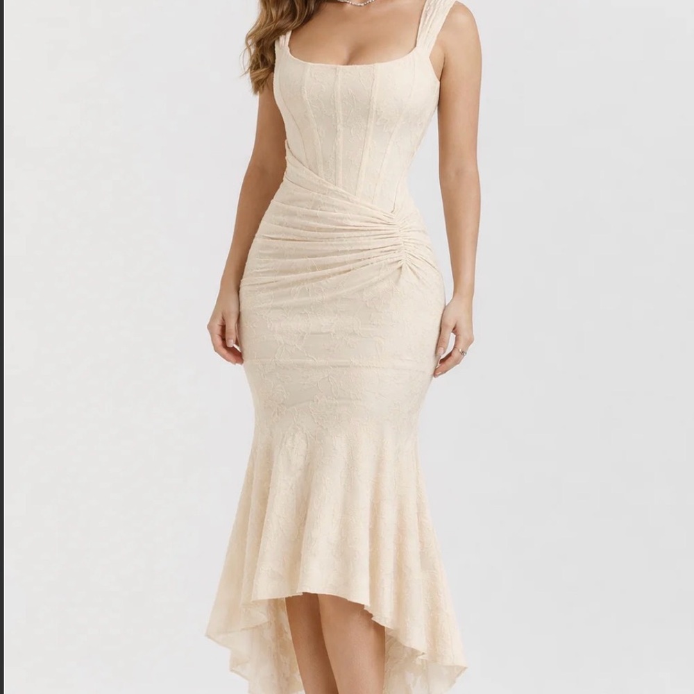 Elegant Cream High-Low Lace Dress